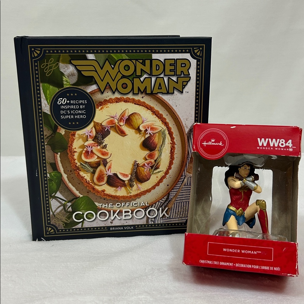 Hallmark 2020 "Wonder Woman 1984" Ornament (NIP) With WonderWoman Cookbook